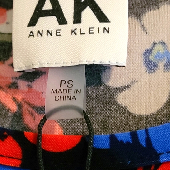 Anne Klein tulip sleeve top - Picture 6 of 7